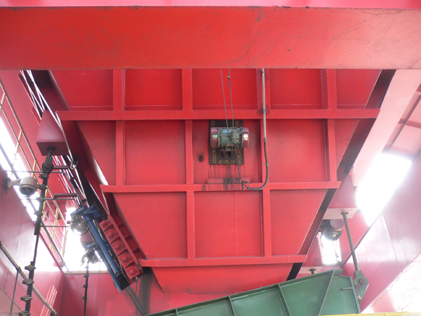 门机、卸船机料斗.jpg